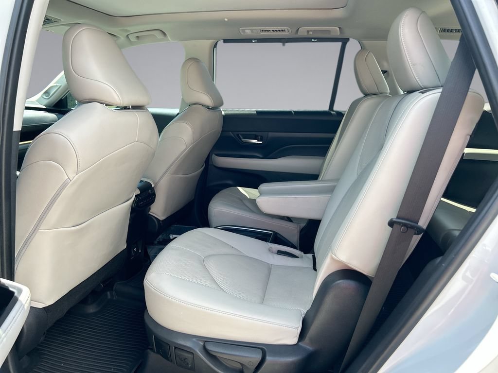 Used 2024 Toyota Grand Highlander AWD image 32