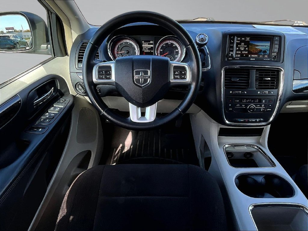 Used 2013 Dodge Grand Caravan Crew FWD image 10