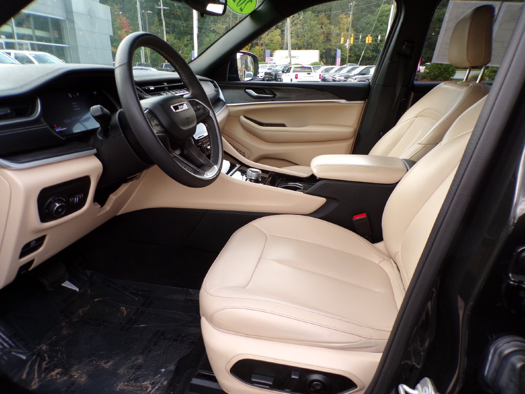 Used 2023 Jeep Grand Cherokee L Limited AWD/4WD image 17