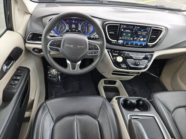 Certified 2024 Chrysler Pacifica Touring-L FWD image 16