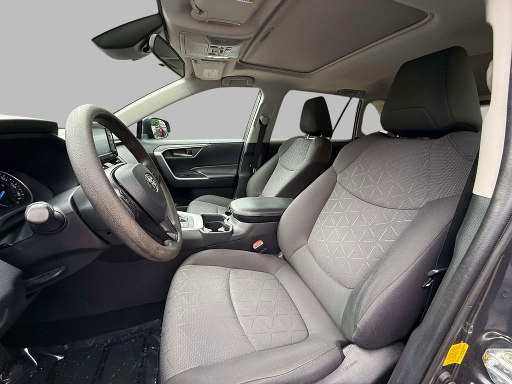 Used 2020 Toyota RAV4 XLE w/ Convenience Package AWD/4WD image 2