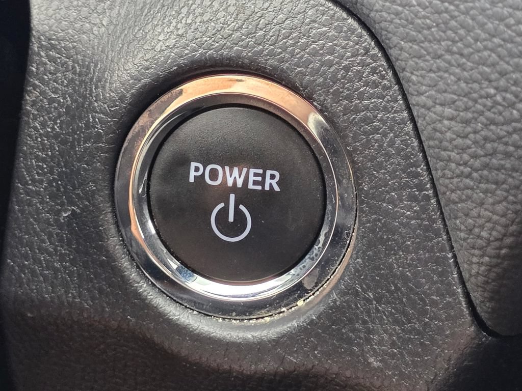 Certified 2025 Toyota RAV4 XLE AWD/4WD image 31