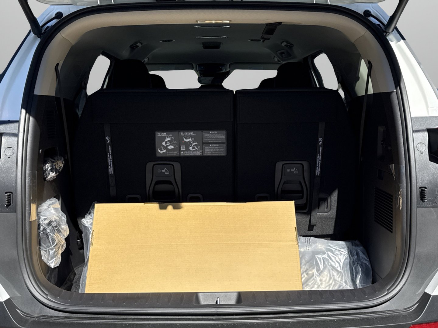 New 2026 Kia Carnival EX FWD image 25
