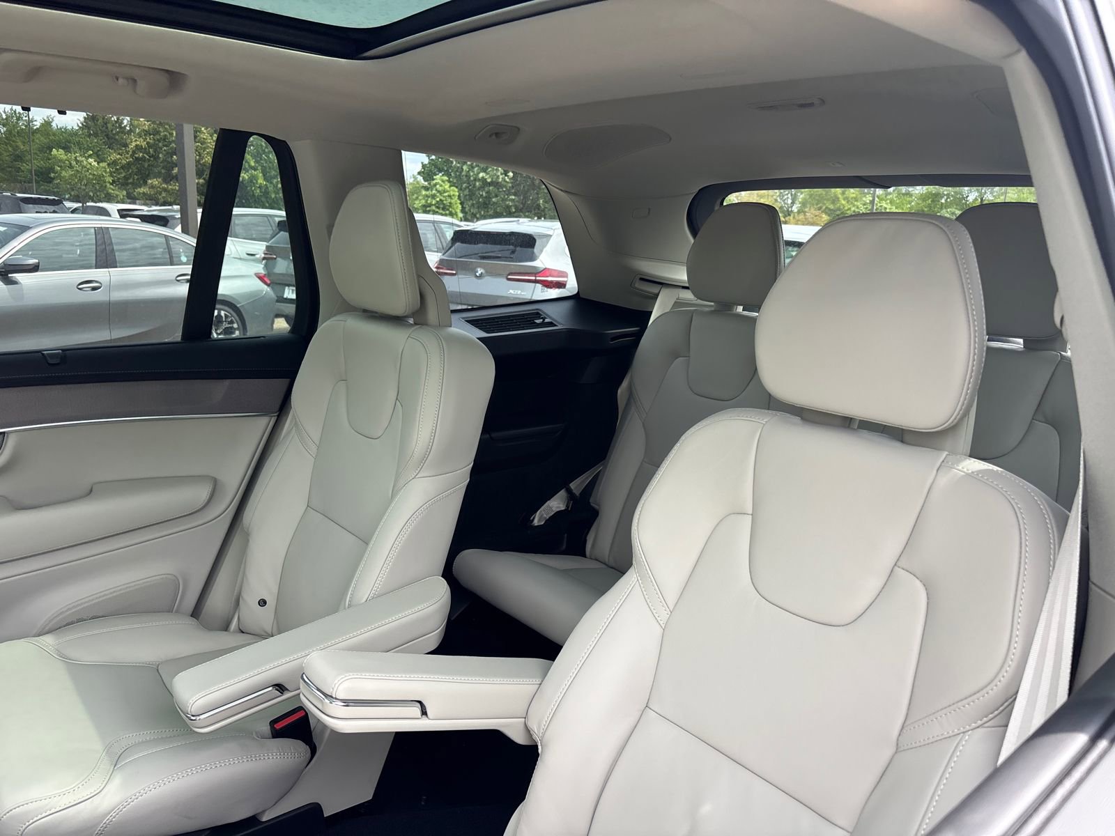 New 2026 Volvo XC90 T8 Ultra w/ Protection Package Premier AWD/4WD image 25