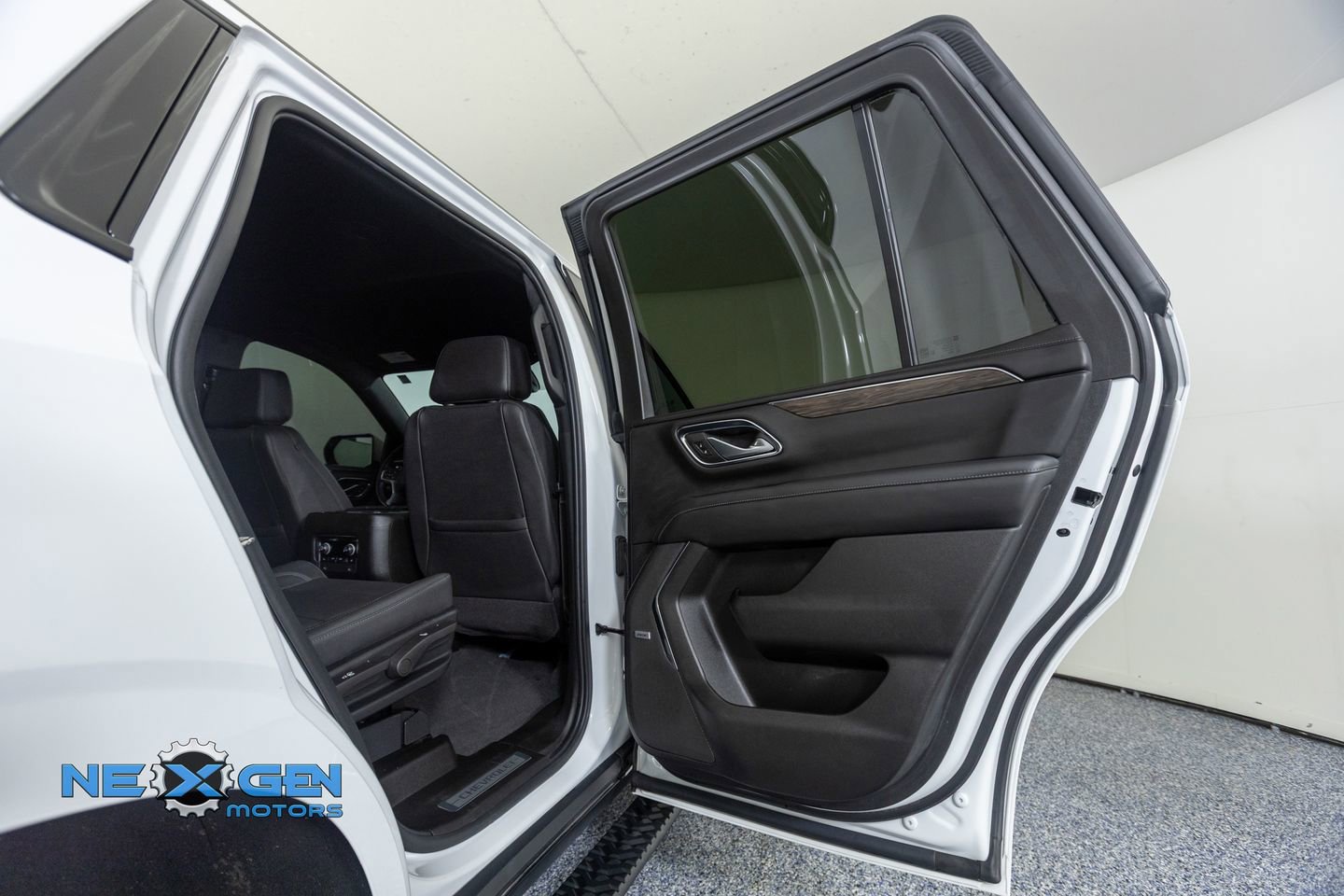 Used 2022 Chevrolet Tahoe Z71 w/ Luxury Package image 32