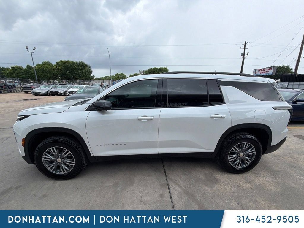 Used 2025 Chevrolet Traverse LT w/ Driver Confidence Package AWD/4WD image 4