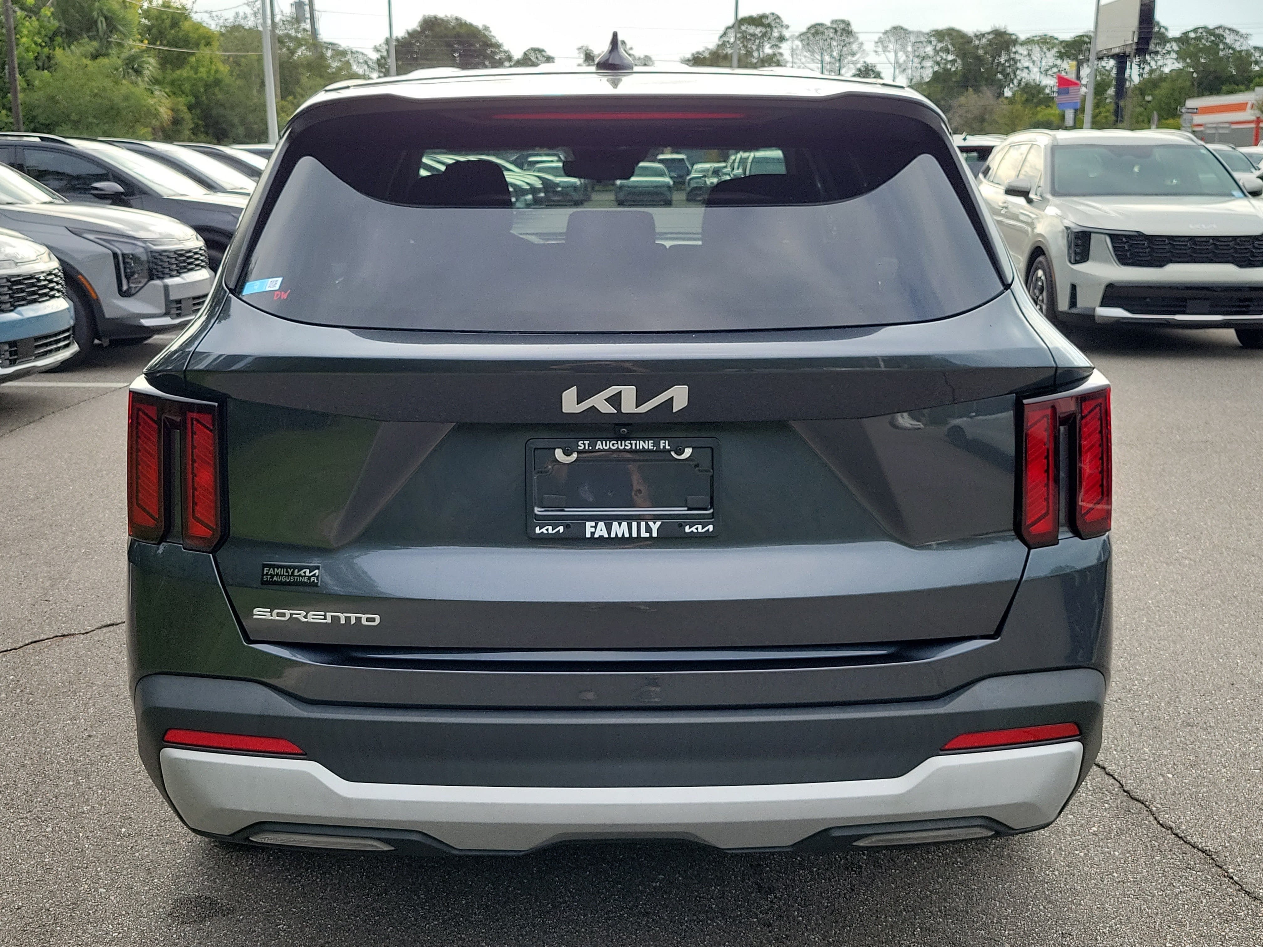 Certified 2024 Kia Sorento LX FWD image 5