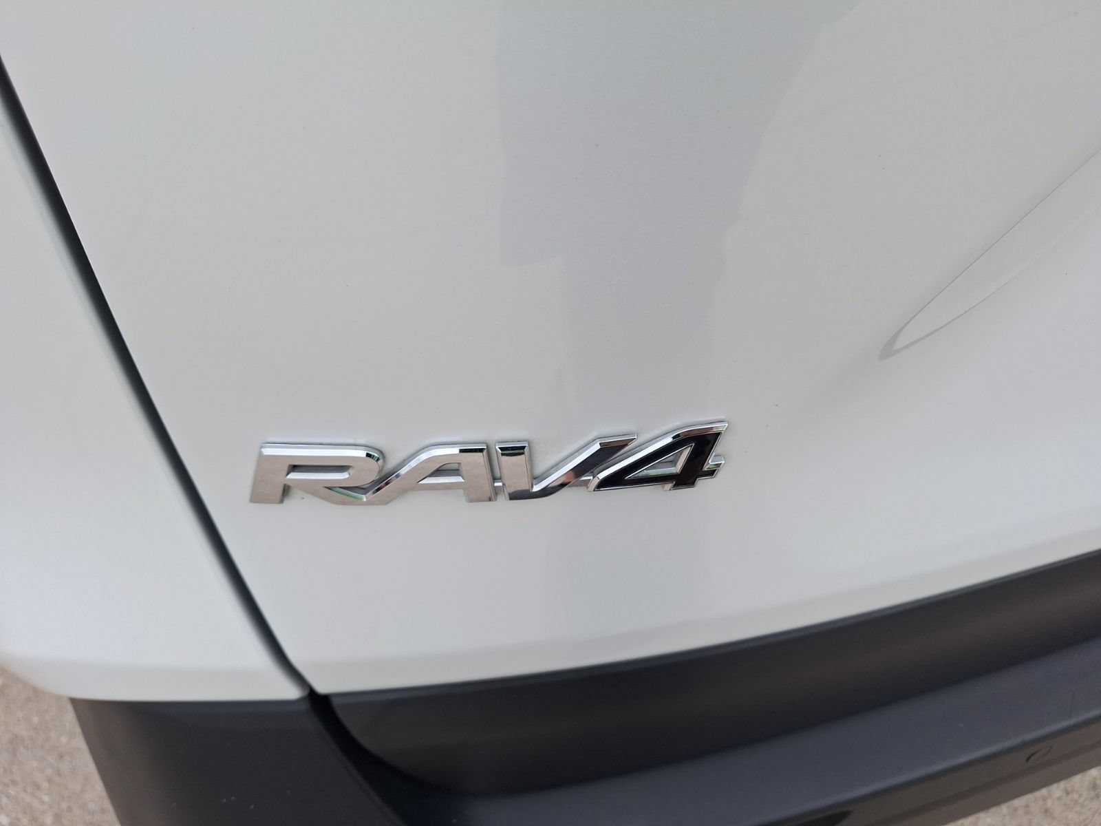 Used 2023 Toyota RAV4 XLE Premium AWD/4WD image 13