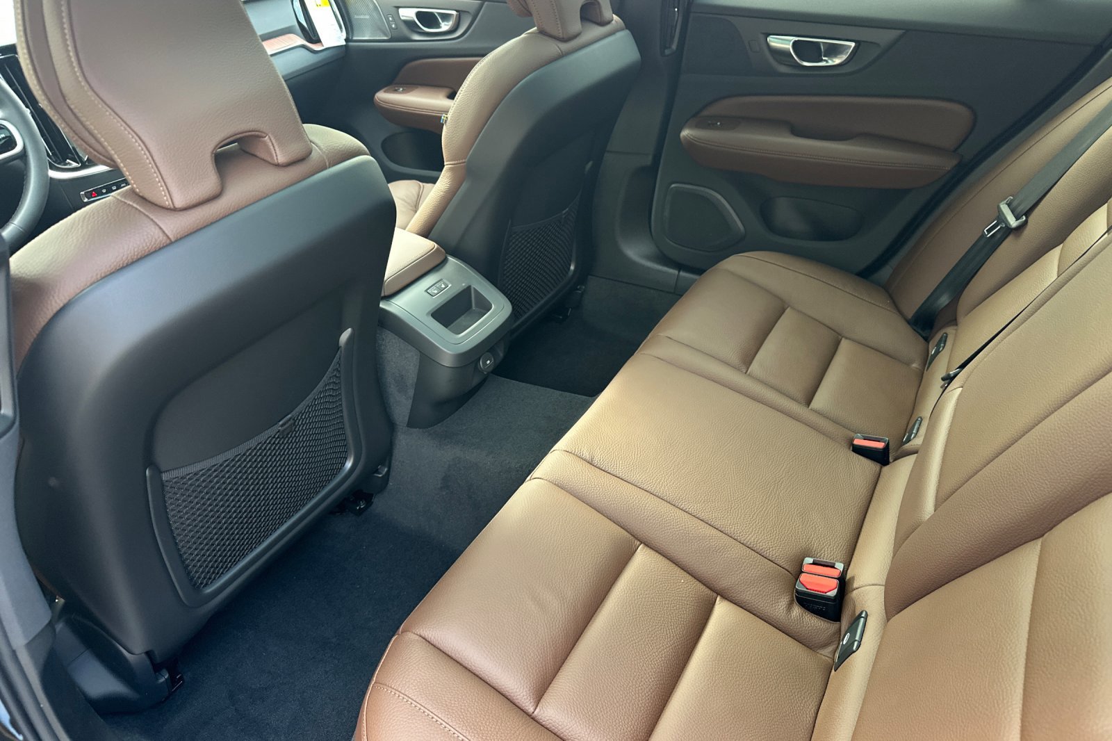 New 2026 Volvo V60 B5 Cross Country Plus w/ Climate Package image 10