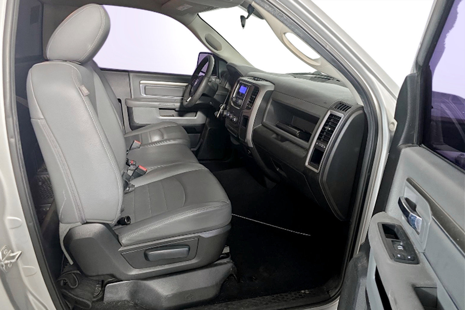 Used 2017 RAM 1500 Express image 9