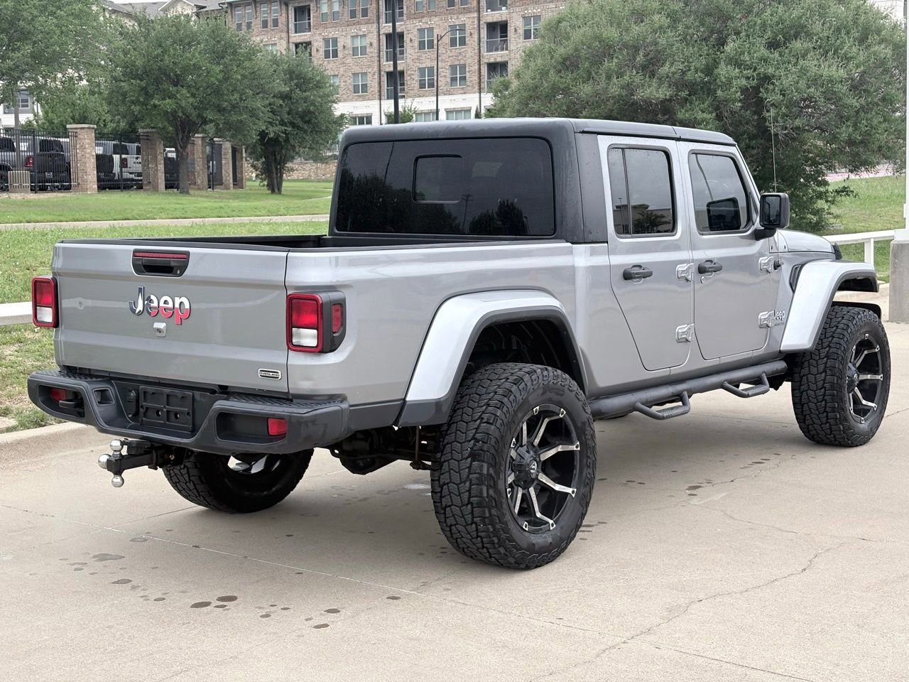 Used 2020 Jeep Gladiator Overland AWD/4WD image 4