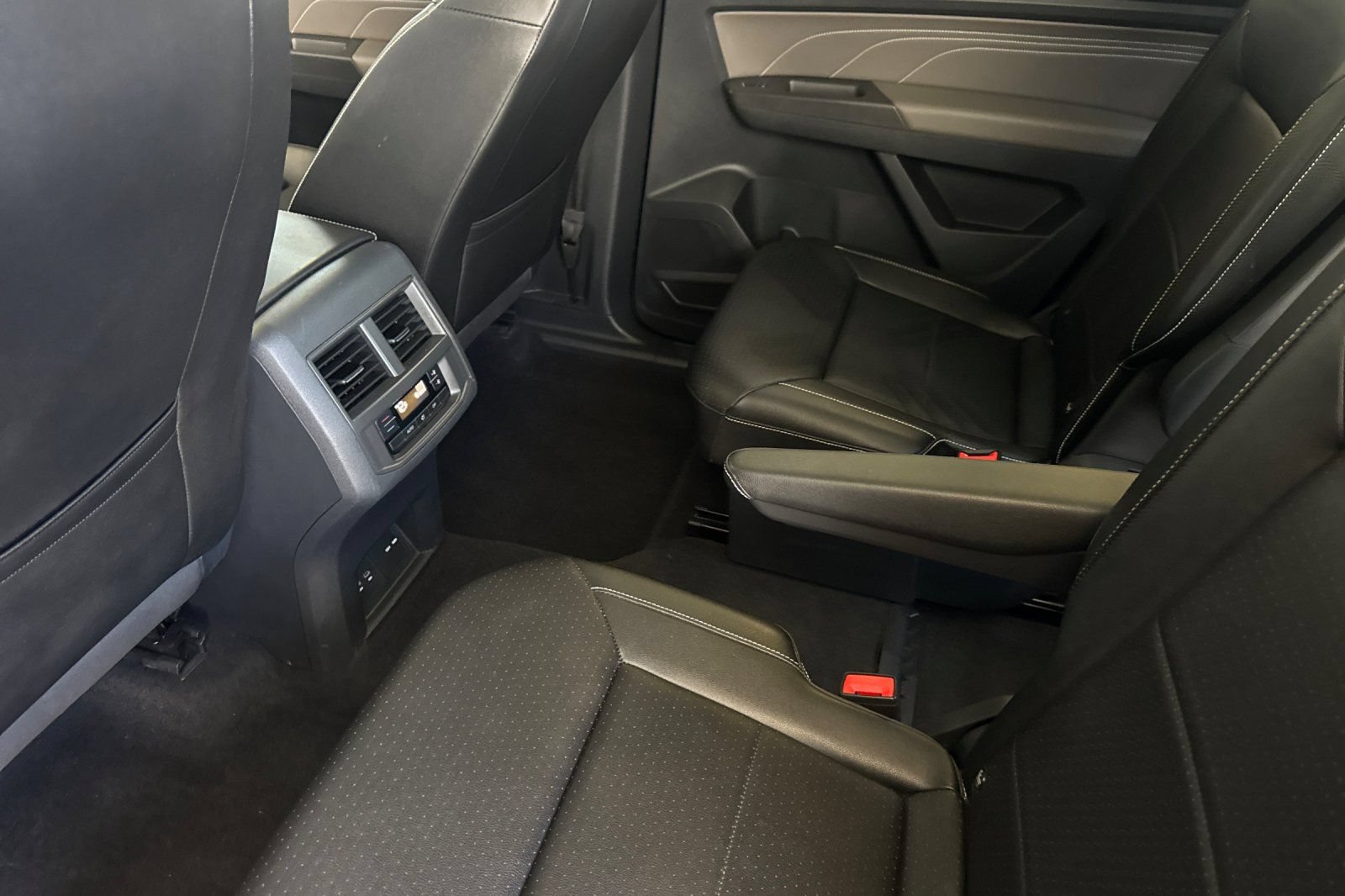 Used 2023 Volkswagen Atlas SEL R-Line AWD/4WD image 12