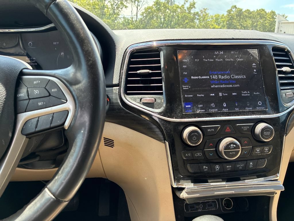 Used 2022 Jeep Grand Cherokee Laredo E w/ Security & Convenience Group AWD/4WD image 21