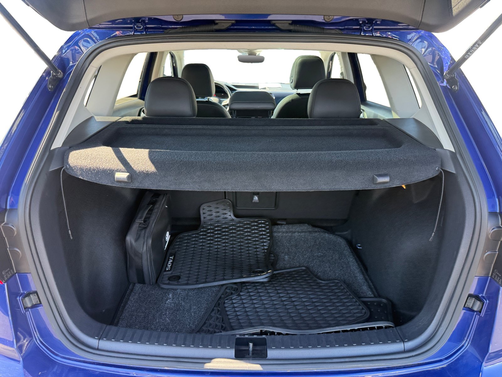 Certified 2023 Volkswagen Taos SE FWD image 17
