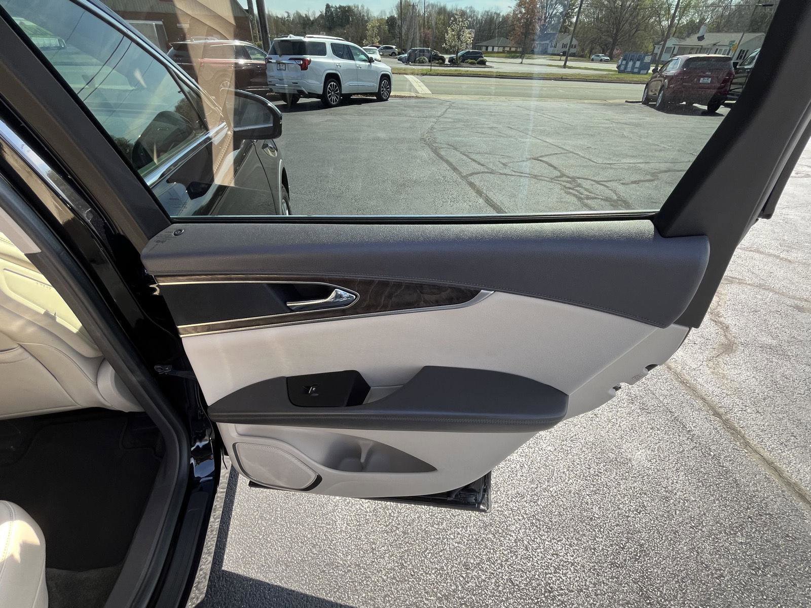 Used 2017 Lincoln MKX Select w/ Select Plus Package image 17