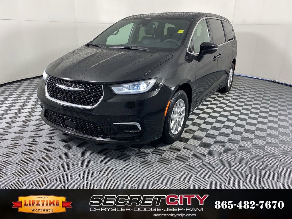 New 2026 Chrysler Pacifica Select image 3