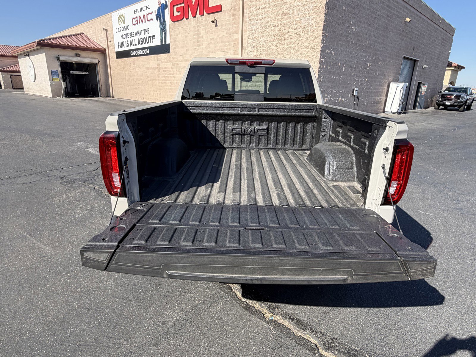 New 2026 GMC Sierra 1500 Denali w/ Denali Reserve Package AWD/4WD image 15