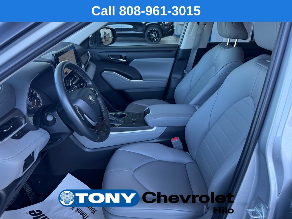 Used 2024 Toyota Highlander XLE FWD image 10