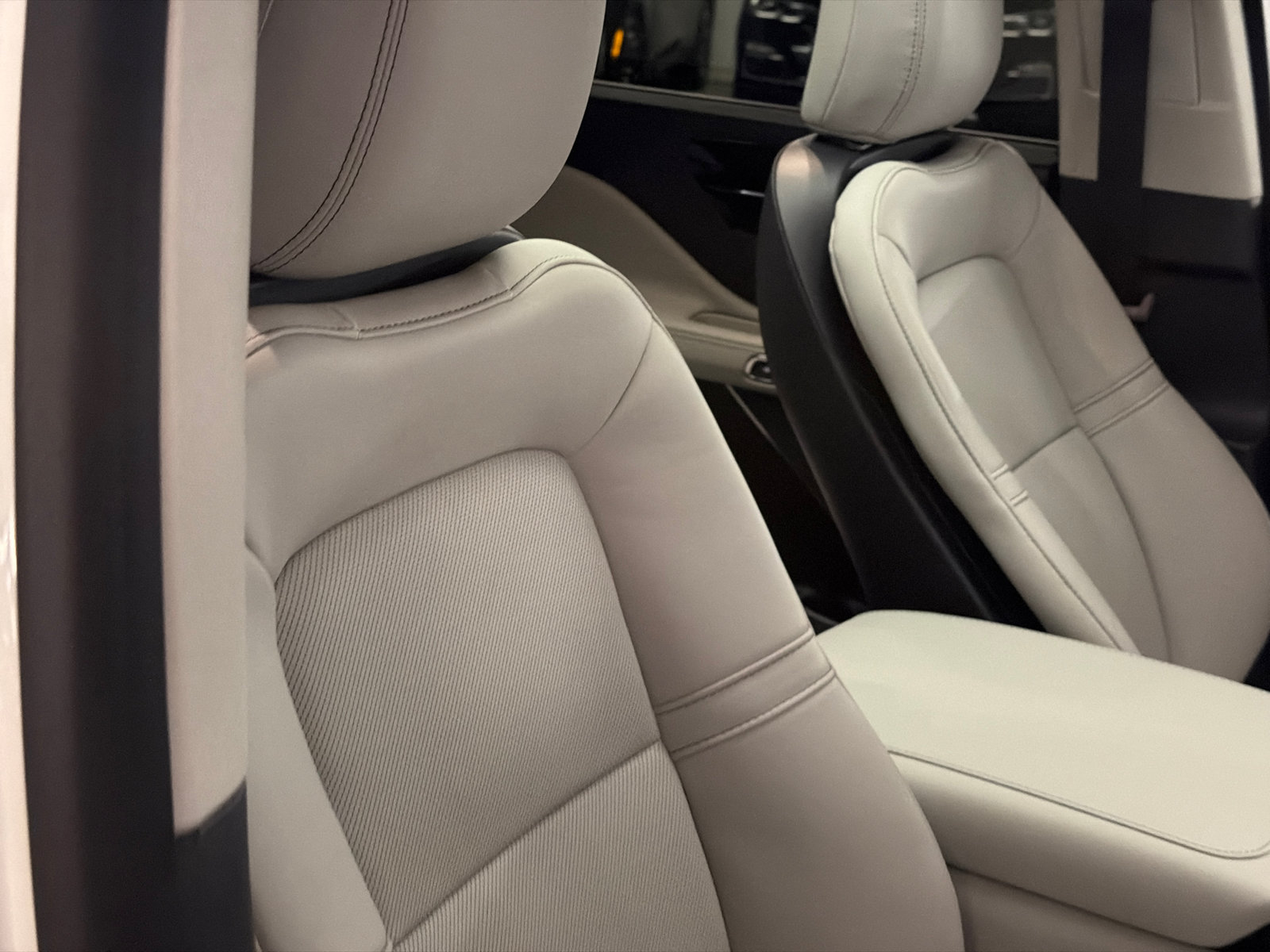 New 2027 Lincoln Aviator AWD image 11