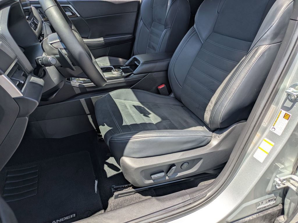 Used 2025 Mitsubishi Outlander SE AWD/4WD image 14
