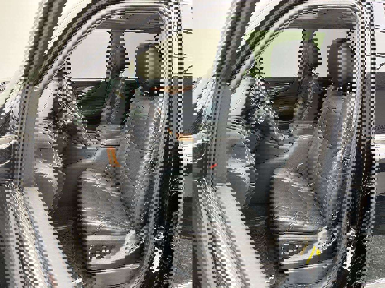 Used 2019 Cadillac Escalade ESV Premium Luxury image 11