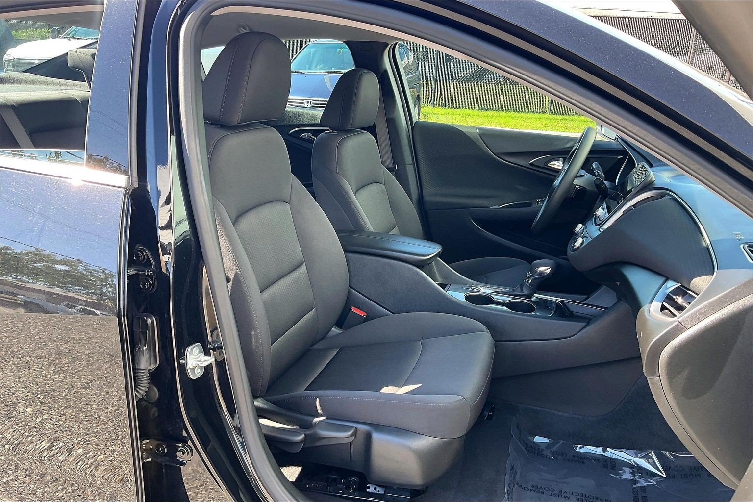 Used 2025 Chevrolet Malibu LT FWD image 9