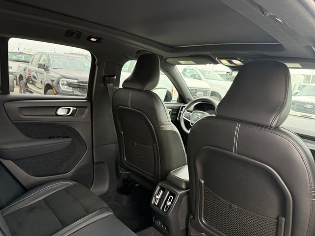 Used 2021 Volvo XC40 P8 Recharge image 7