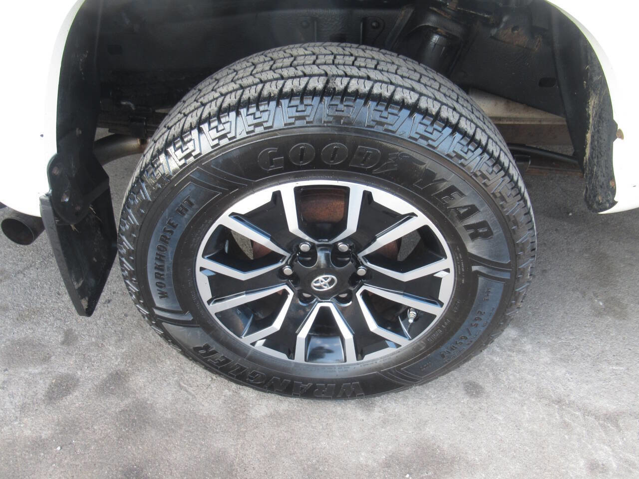 Used 2021 Toyota Tacoma TRD Sport w/ Technology Package AWD/4WD image 7