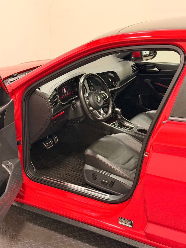 Used 2019 Volkswagen Jetta GLI image 9