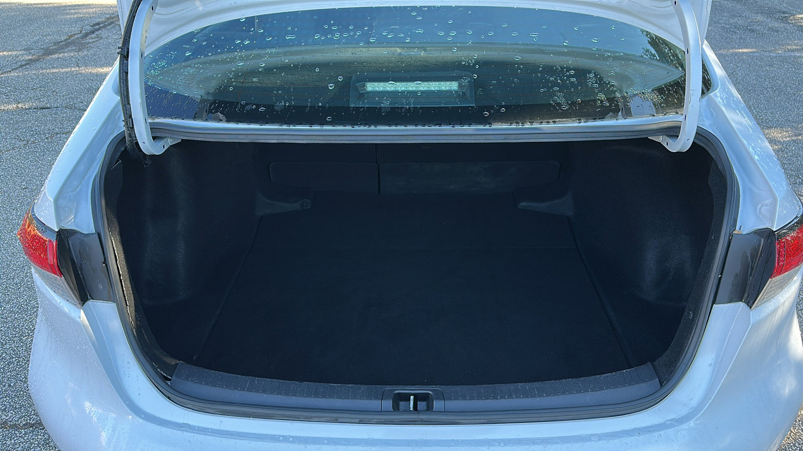 Used 2022 Toyota Corolla LE image 6