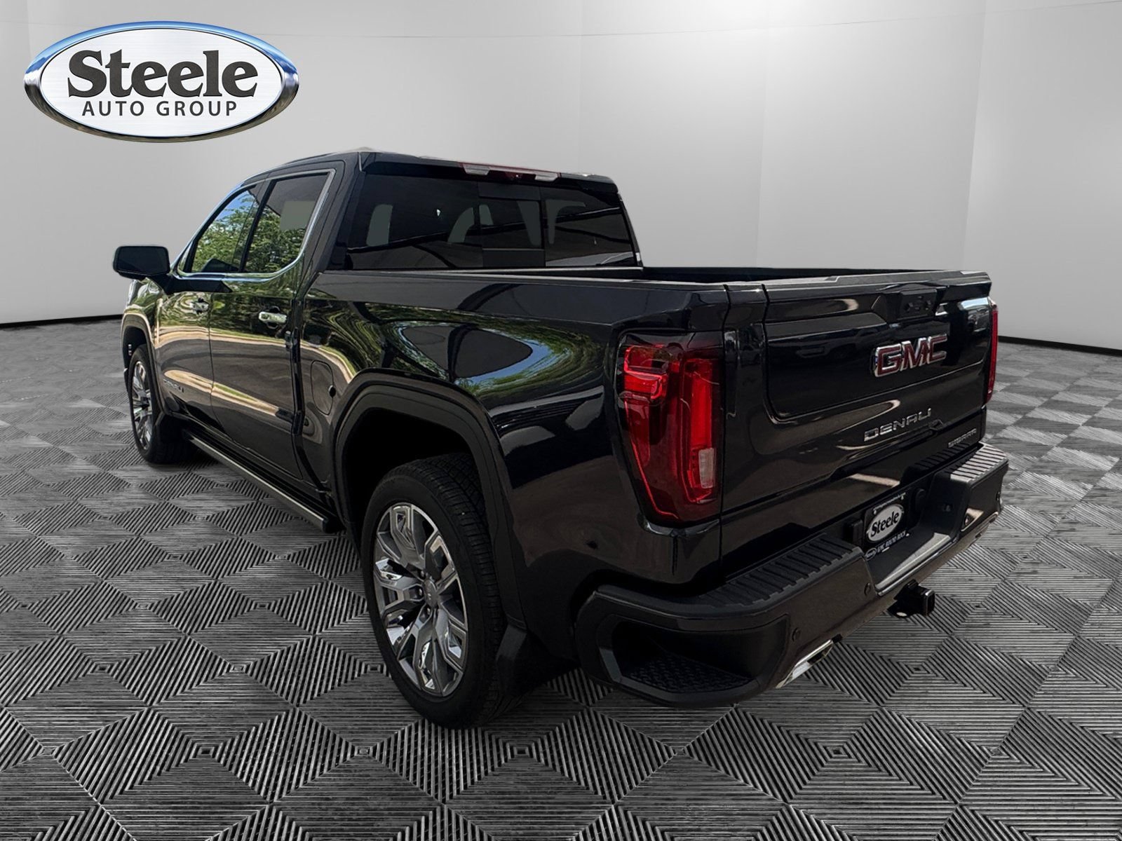 Certified 2025 GMC Sierra 1500 Denali w/ Denali Reserve Package AWD/4WD image 3