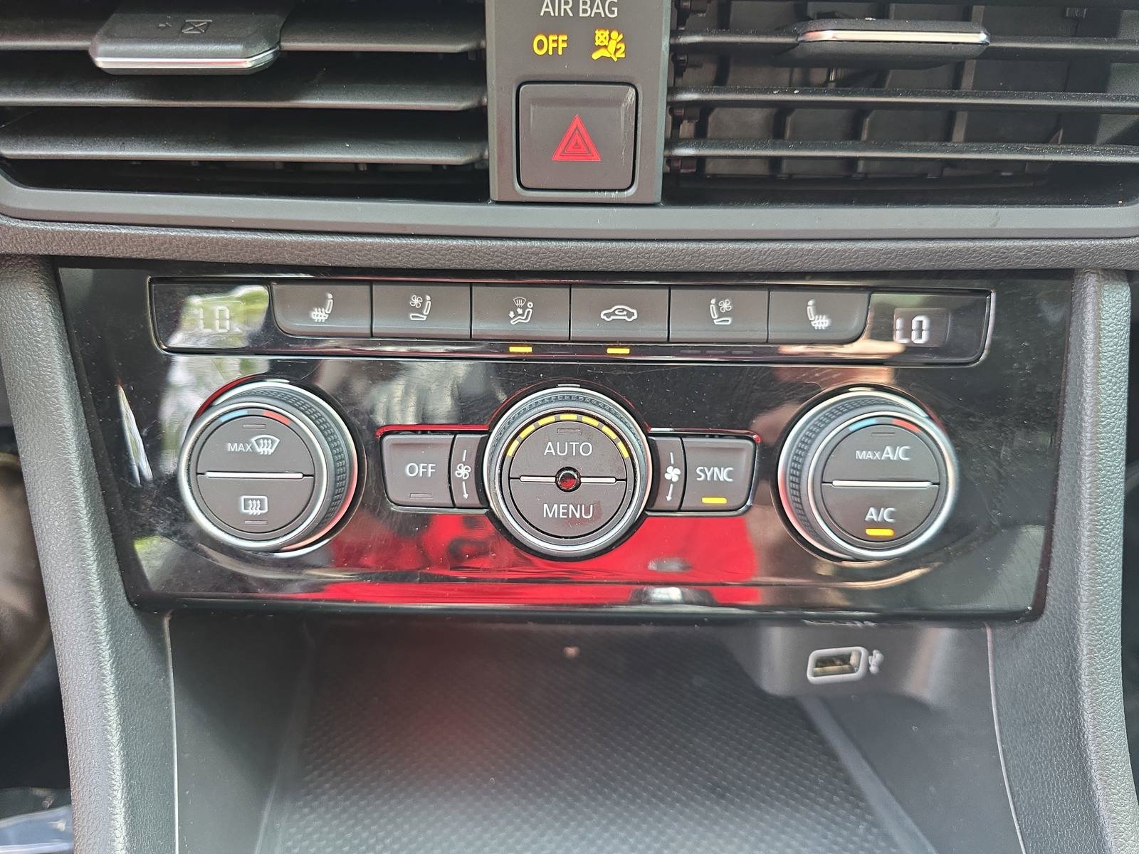 Used 2019 Volkswagen Jetta SEL Premium FWD image 22