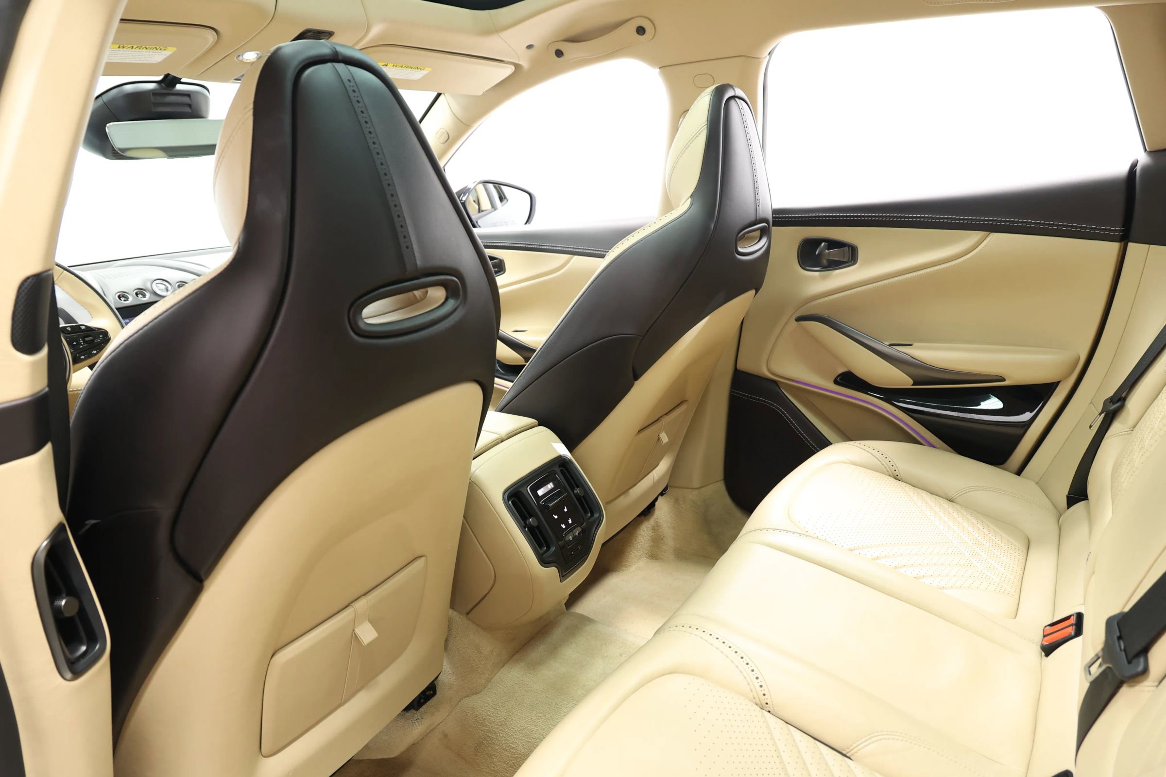 Used 2021 Aston Martin DBX image 58