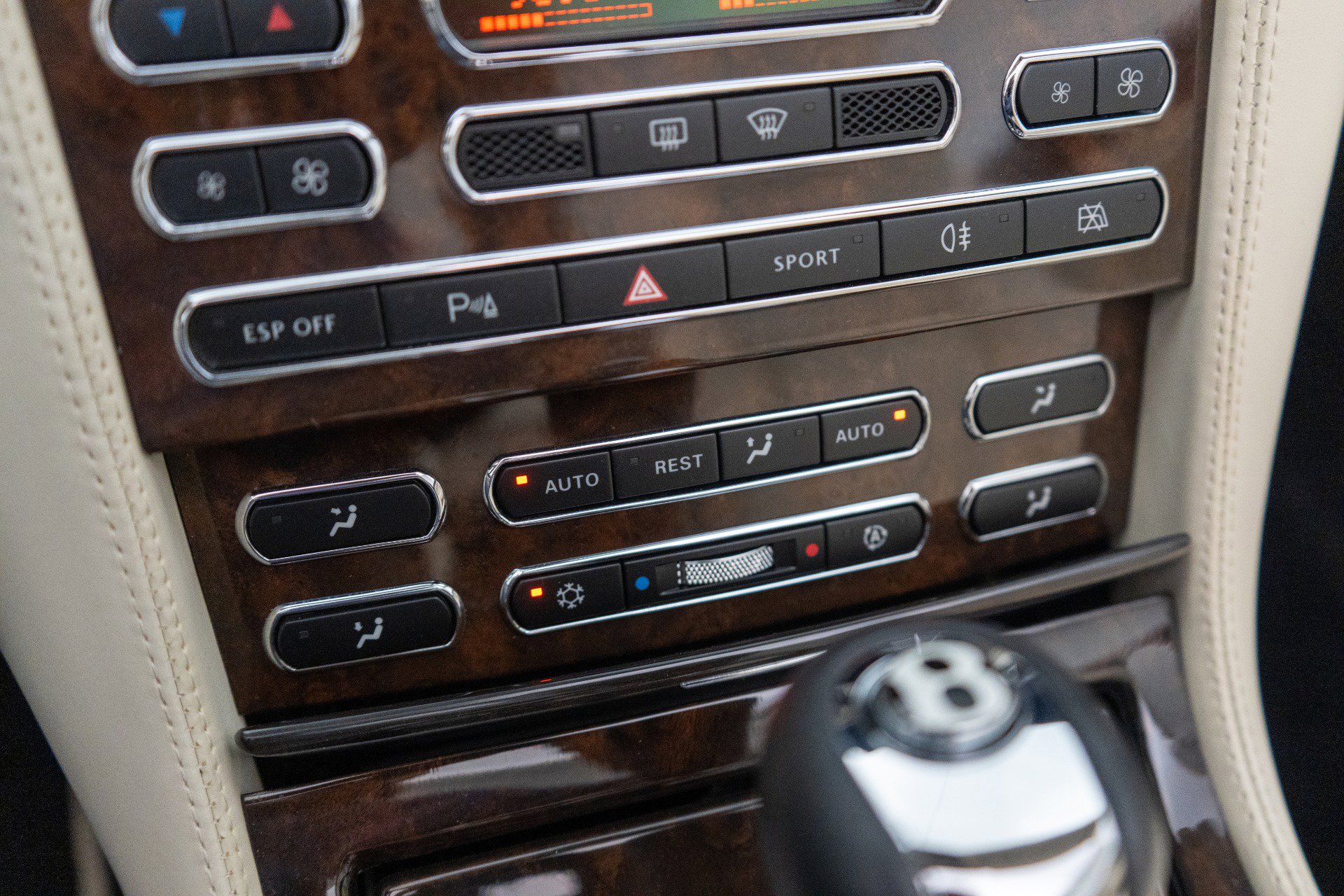 Used 2009 Bentley Azure RWD image 30