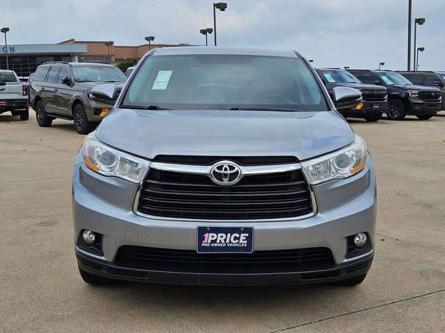 Used 2015 Toyota Highlander Plus FWD image 2