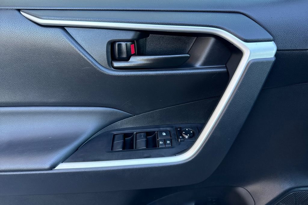 Used 2025 Toyota RAV4 LE image 17