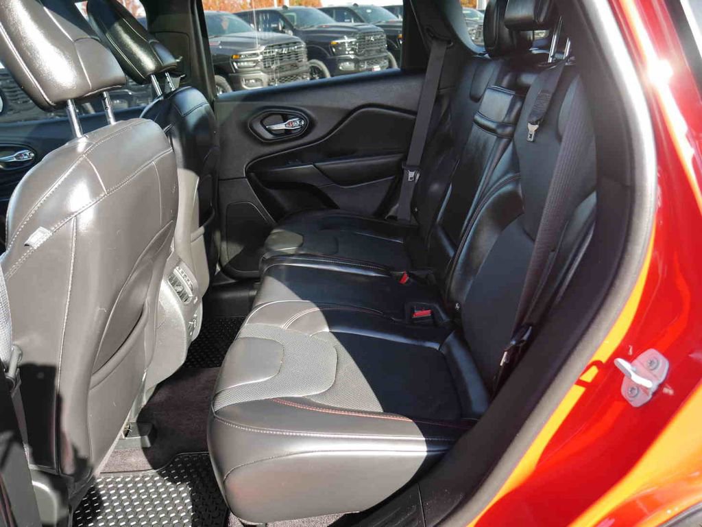 Used 2019 Jeep Cherokee Trailhawk image 15
