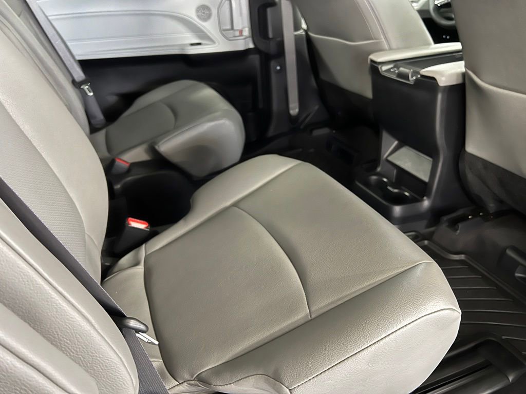 Used 2025 Toyota Sienna XLE w/ XLE Plus Package AWD/4WD image 21