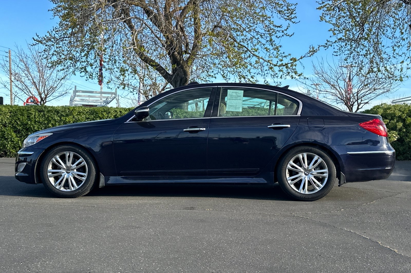 Used 2012 Hyundai Genesis 3.8 w/ Premium Pkg image 7