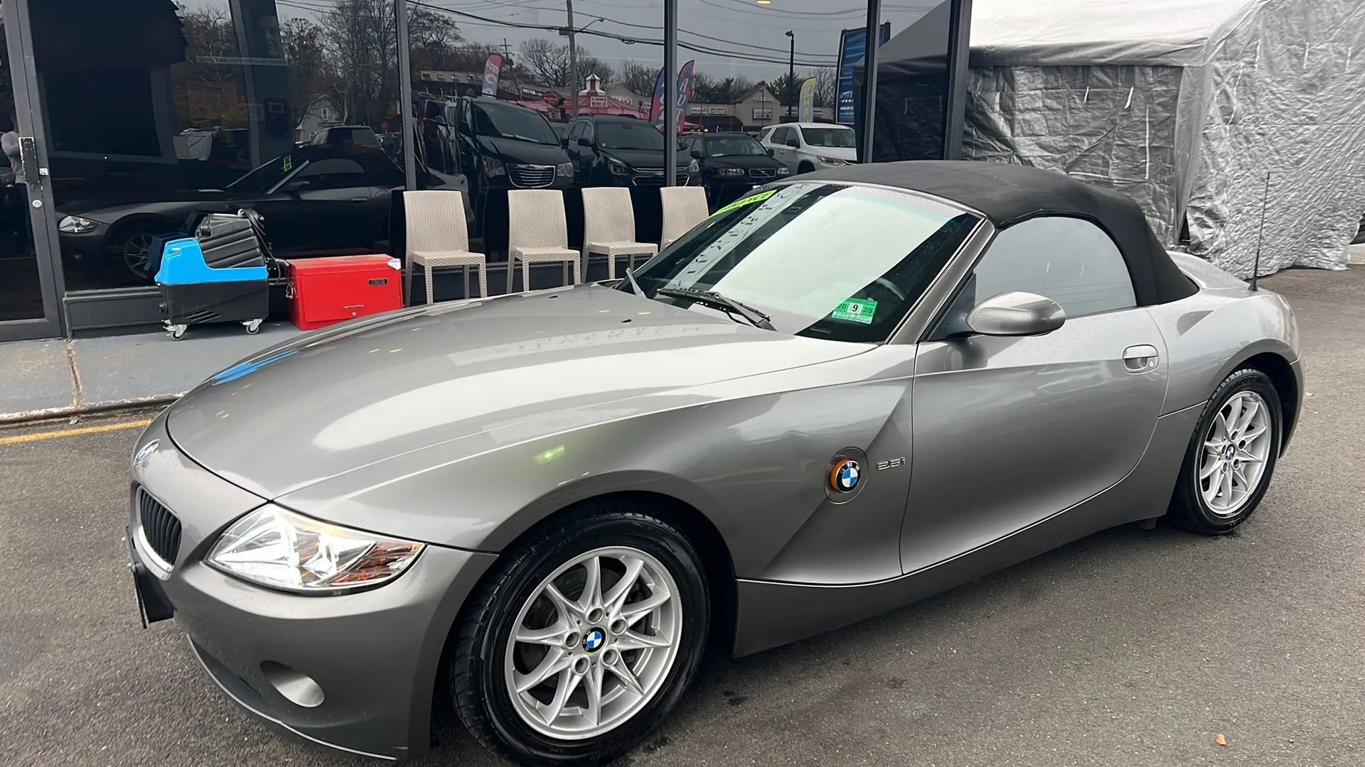 Used 2004 BMW Z4 2.5i image 2