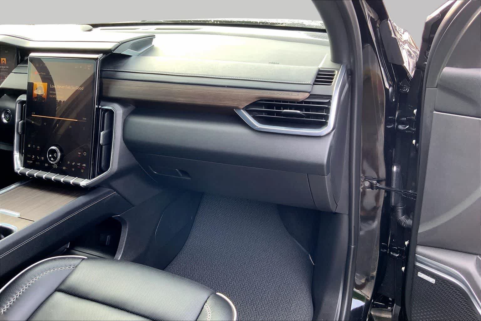 Used 2025 GMC Acadia Denali FWD image 18