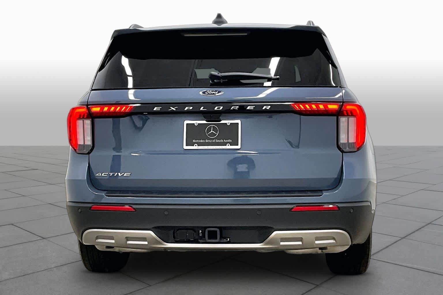 Used 2025 Ford Explorer Active w/ Active Comfort Package RWD image 5