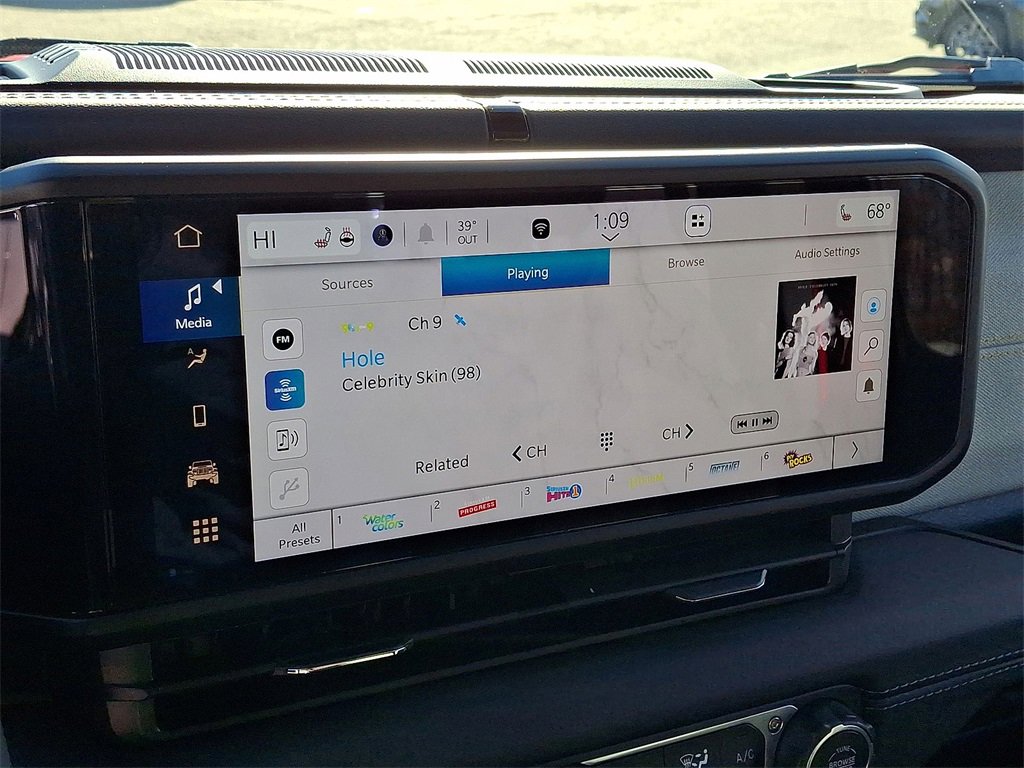 Used 2025 Jeep Wrangler Unlimited Sahara image 14