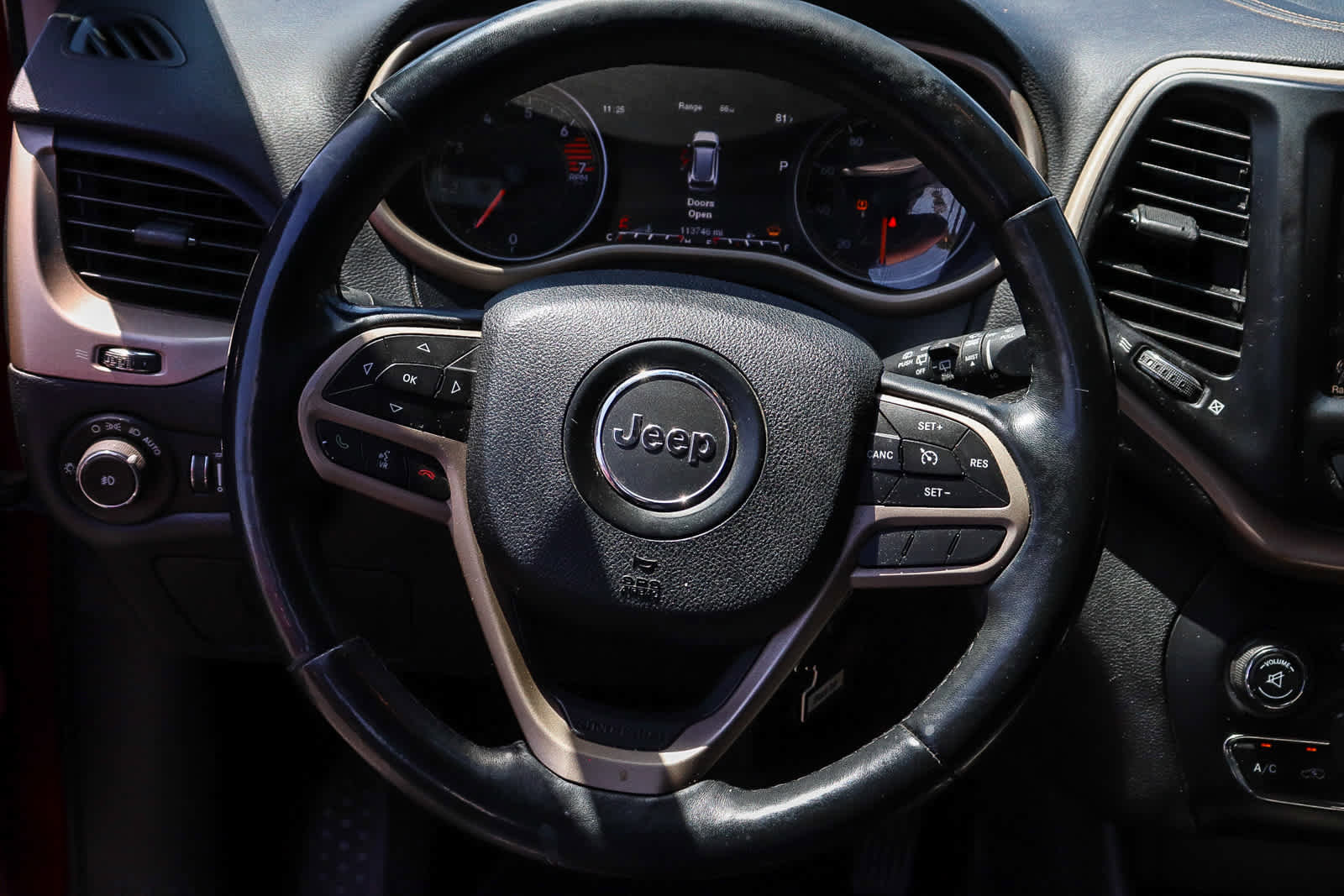 Used 2017 Jeep Cherokee High Altitude FWD image 18