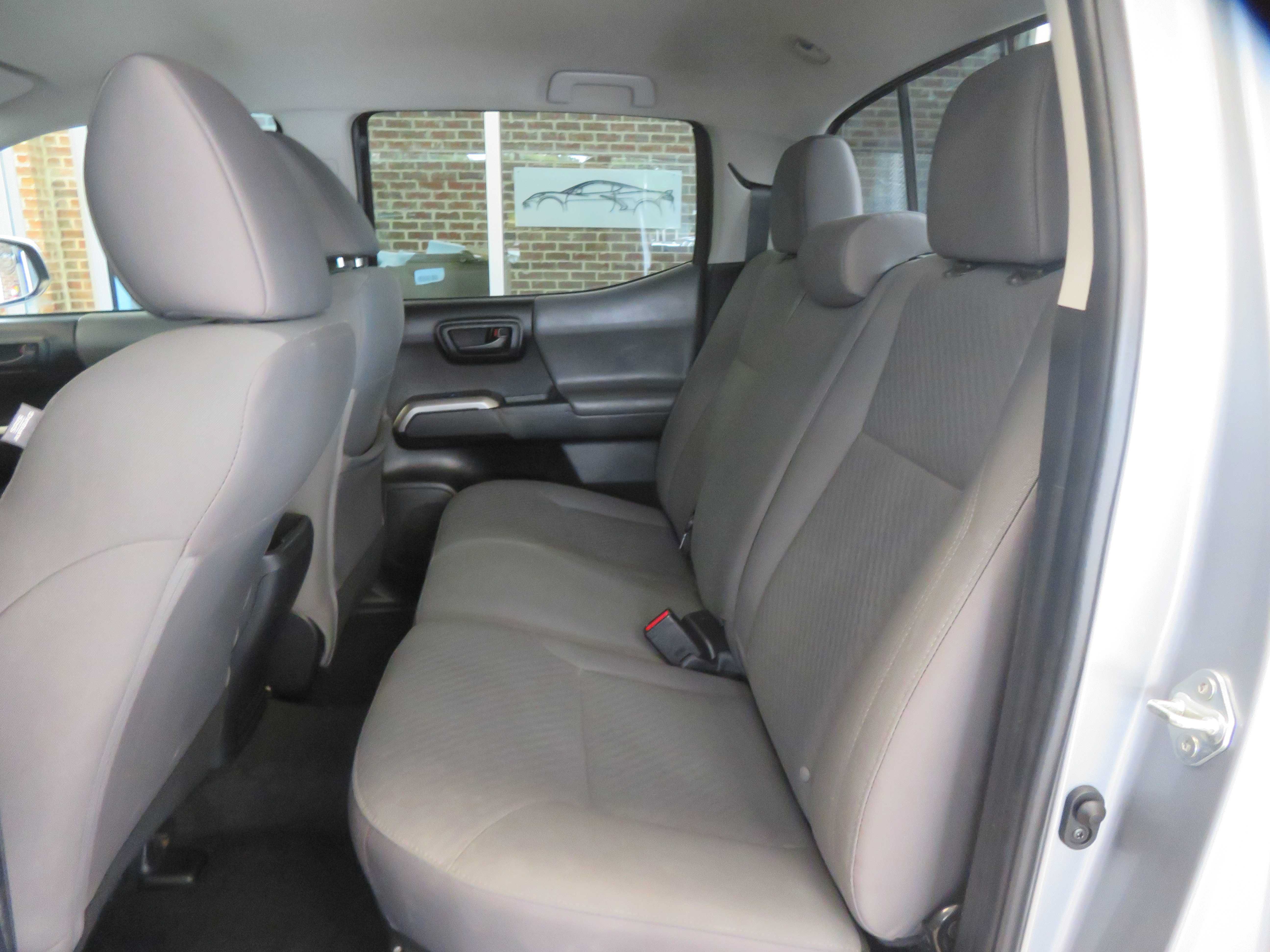 Used 2022 Toyota Tacoma SR5 RWD image 17