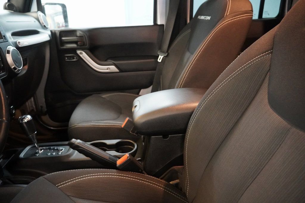 Used 2014 Jeep Wrangler Unlimited Rubicon w/ Connectivity Group image 7