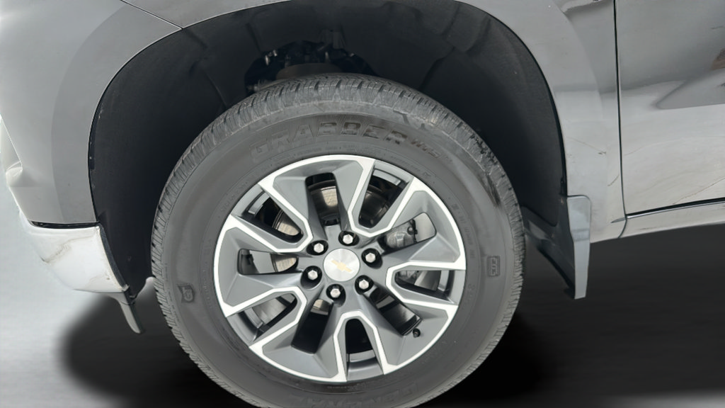 Used 2024 Chevrolet Silverado 1500 LT AWD/4WD image 9