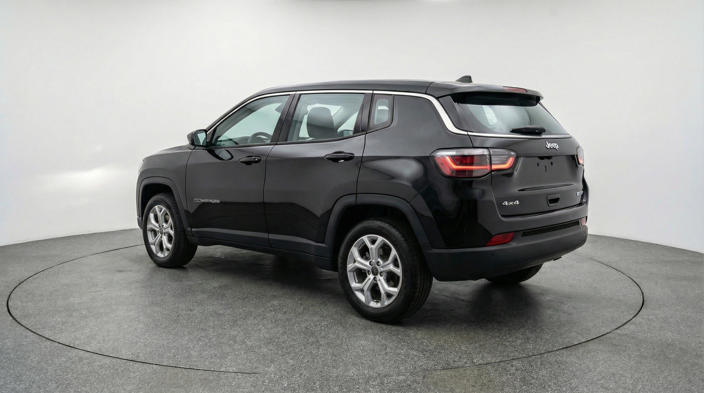 Used 2025 Jeep Compass Latitude AWD/4WD image 6