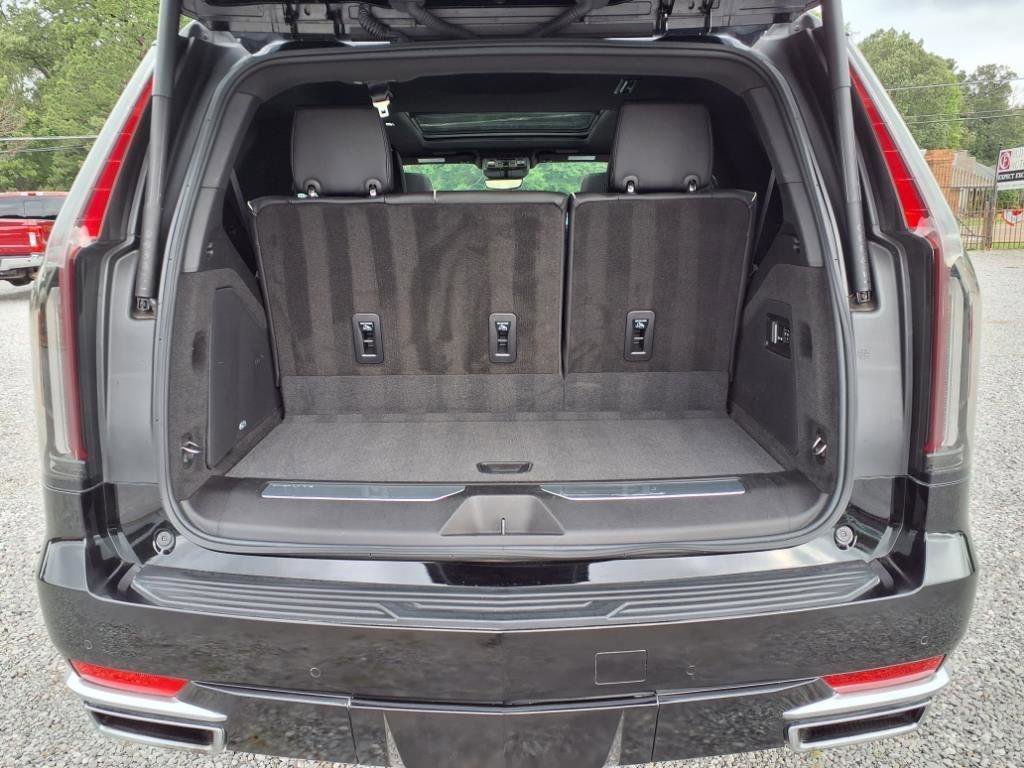 Used 2023 Cadillac Escalade Premium Luxury w/ Performance Package image 9