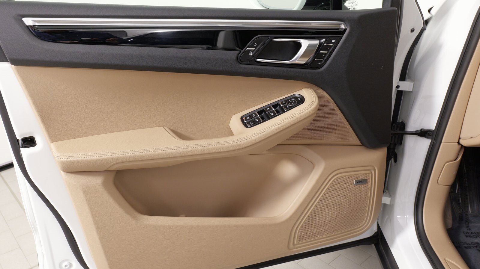 Used 2025 Porsche Macan image 29